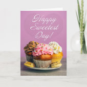 Happy Sweetest Day Cupcakes en koekjes op Paarse Feestdagen Kaart (Voorkant)