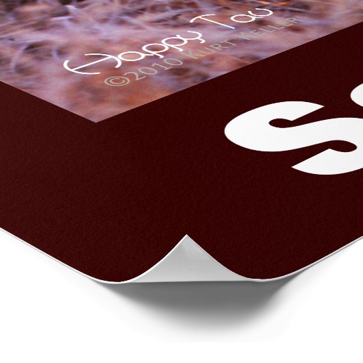 Happy Tau redt ons Poster in het wild (Hoek)