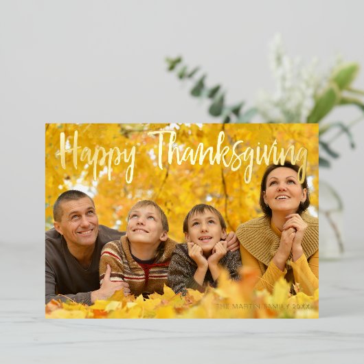 Happy Thanksgiving Elegant Script over Photo Gold Folie Feestdagenkaart (Staand Voorkant)