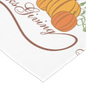 Happy Thanksgiving tekst met Oranje pompoenen Medium Tafelloper (Hoek)