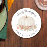 Happy Thanksgiving White Pumpkin Ronde Kartonnen Onderzetter<br><div class="desc">Dit Happy Thanksgiving papieren onderzetter heeft een waterverf witte pompoen en herfst gebladerte met stijlvolle script typografie. Gemakkelijk aan te passen. Originele Waterverf © Michele Davies.</div>