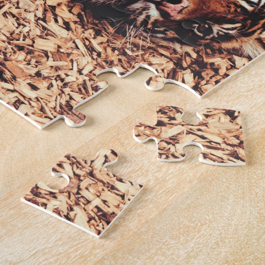 Happy Tiger Belly Up Rolling in Leaves Legpuzzel (Zijkant)