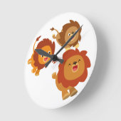 Happy Trio van Cute Cartoon Lions Wall Clock Ronde Klok (Hoek)