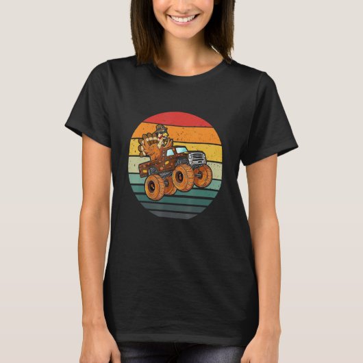 Happy Turkey Day Cute Little Pilgrim Thanksgiving  T-shirt (Voorkant)