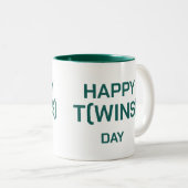 Happy Twins Day Win Mok (Voorkant rechts)