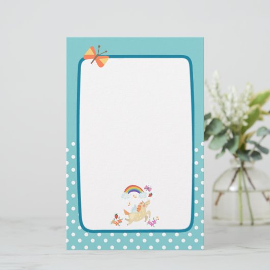 Happy Unicorn met regenboogwolken en bloemen Briefpapier (Staand voorkant)