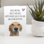 Happy Vaderdag van de Dog Cute Funny Card Kaart<br><div class="desc">Dit ontwerp is gemaakt met behulp van digitale kunst. Het kan in het gebied worden aangepast door de klik aan te passen en de naam, initialen of woorden aan te passen. U kunt de tekstkleur en de stijl ook veranderen of de tekst voor een slechts ontwerp van het afbeelding schrappen....</div>