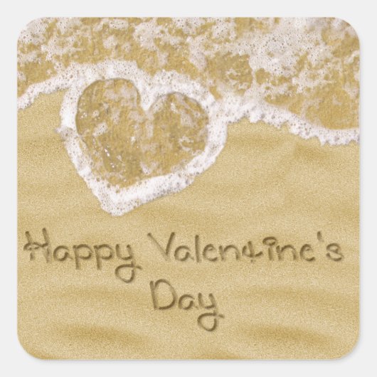 "Happy Valentijns' hart geschreven in zand Vierkante Sticker (Voorkant)
