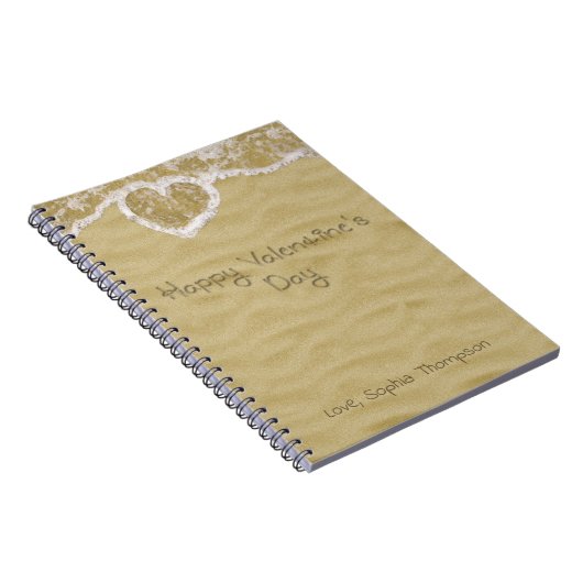 "Happy Valentijnsdag" Hartelijk geschreven in zand Notitieboek (Rechterzijde)