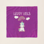 happy vibes, typografie, white unicorn, glimlachen sjaal<br><div class="desc">Een chiffon sjaal met een schattige illustratie van een witte eenhoorn die op zijn rommel zit te glimlachen en er gelukkig uitziet. Het glimlachen van wolken en een regenboogoverhead. Er staat: Happy Vibes. Schattig opvijzelend afbeelding. Met een roze paarse waterverf achtergrond.</div>