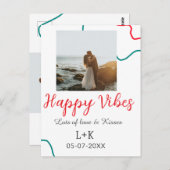 Happy Vibes vakantie paar naam datum bruiloft rood Briefkaart (Voorkant / Achterkant)