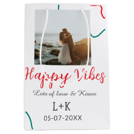 Happy Vibes vakantie paar naam datum bruiloft rood Medium Cadeauzakje