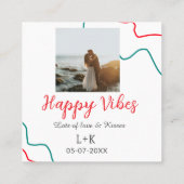 Happy Vibes vakantie paar naam datum bruiloft rood Vierkante Visitekaartje (Achterkant)