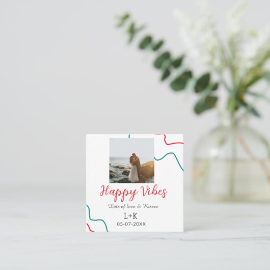 Happy Vibes vakantie paar naam datum bruiloft rood Vierkante Visitekaartje (Staand voorkant)