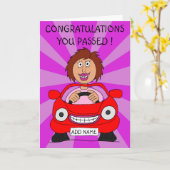 Happy Vrouw chauffeur net geslaagd voor het rijexa Kaart (Gele Bloem)