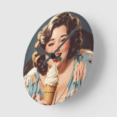 Happy Woman Eating Ice Cream Ronde Klok (Hoek)