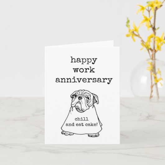 Happy Work Jubileum, Pug met Sign Kaart (Gele Bloem)