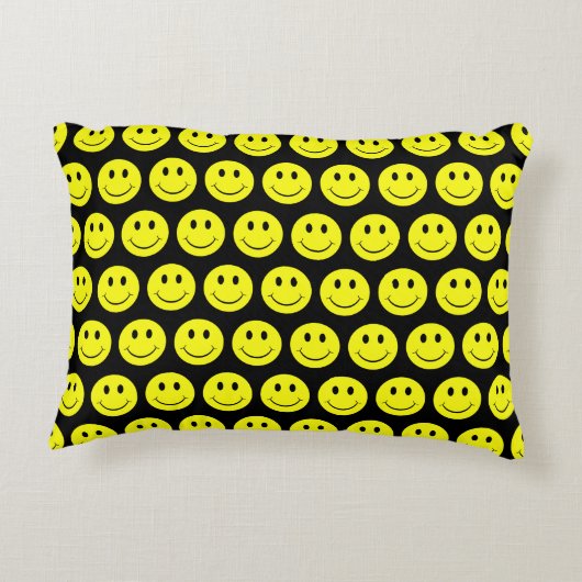 Happy Yellow Faces Pattern Black Accent Kussen (Achterkant)
