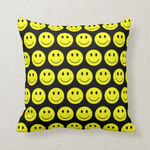 Happy Yellow Faces Pattern Black Kussen