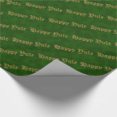 Happy Yule Green en Gold Pagan Wrapping Paper Cadeaupapier (Hoek)