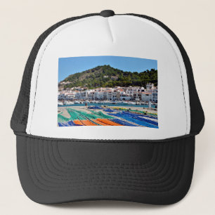 Harbour El Port de la Selva in Spanje Trucker Pet