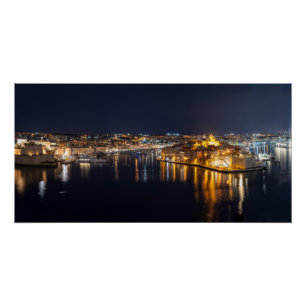 Harbour op Malta verlicht 's nachts Perfect Poster