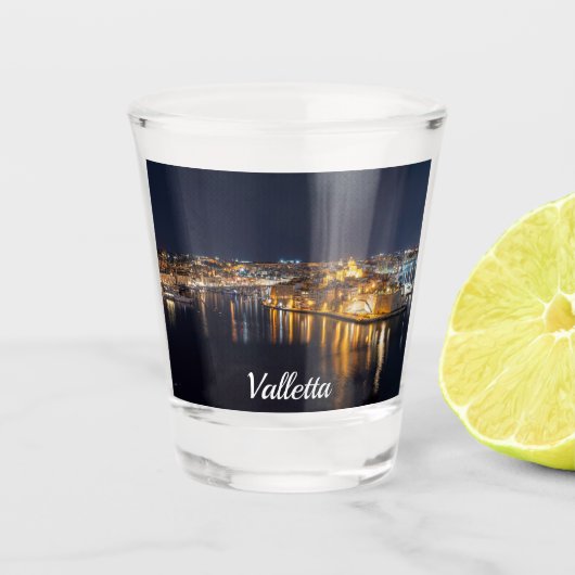 Harbour op Malta verlicht 's nachts Shot Glas (Voorkant)