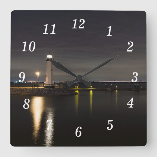 Harbour Rockwall Vuurtoren Wandklok (Voorkant)