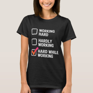 Hard Tijdens het Werken Funny Volwassene Checklist T-shirt