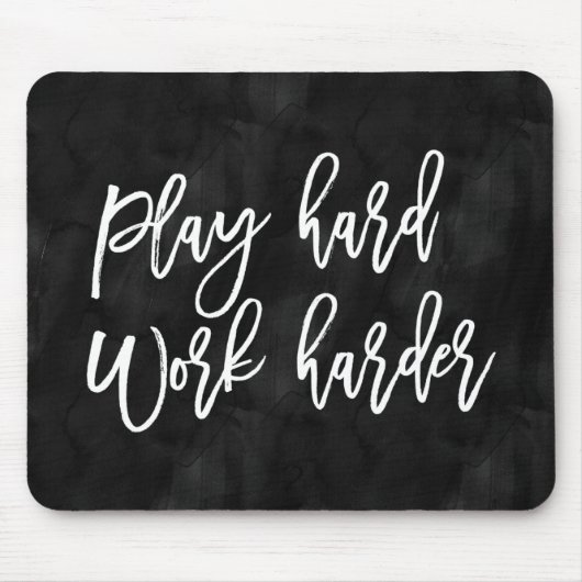 Hard werken harder spelen | zwarte Waterverf Muismat (Voorkant)