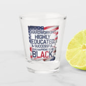 Hard werken, hoog opgeleid en succesvol... shot glas (Voorkant)