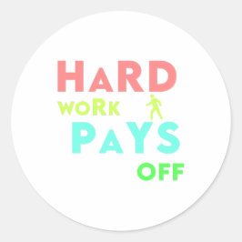 Hard werken loont – blijf gefocust, blijf gemotive ronde sticker