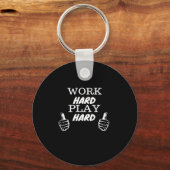 Hard werken Play Hard Black Achtergrond Fitted V-h Sleutelhanger (Voorkant)