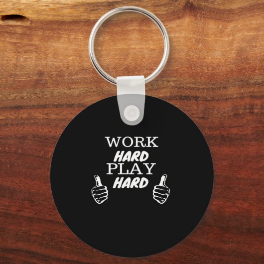 Hard werken Play Hard Black Achtergrond Fitted V-h Sleutelhanger (Voorkant)