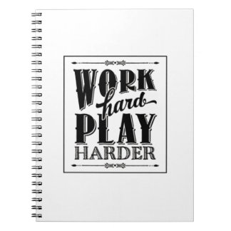 Hard werken spelen zo hard essentieel notitieboek