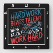 Hard werken verslaat talentloper vierkante klok (Voorkant)