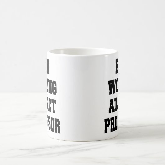 Hard werkend adjunct professor koffiemok (Center)