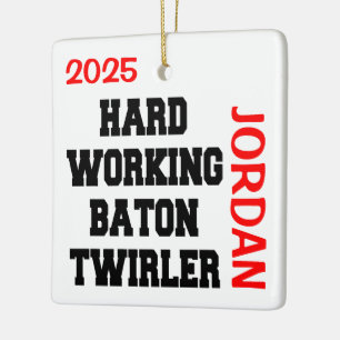 Hard werkend Baton Twirler Keramisch Ornament