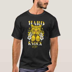 Harde knok met golfkartonnen karren voor kattenred t-shirt