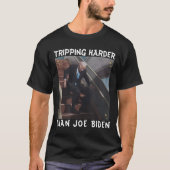 Harder struikelen dan Joe Biden T-shirt (Voorkant)