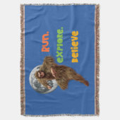 Hardloop Sasquatch Avontuur Geloof Ontwerp Deken (Voorkant Verticaal)
