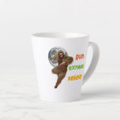 Hardloop Sasquatch Avontuur Geloof Ontwerp Latte Mok (Rechterhoek)