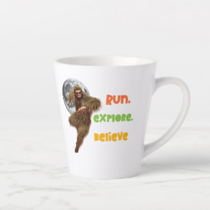 Hardloop Sasquatch Avontuur Geloof Ontwerp Latte Mok