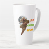 Hardloop Sasquatch Avontuur Geloof Ontwerp Latte Mok (Rechterhoek)