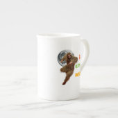 Hardloop Sasquatch Avontuur Geloof Ontwerp Porselein Kop (Voorkant rechts)
