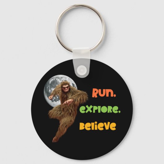 Hardloop Sasquatch Avontuur Geloof Ontwerp Sleutelhanger (Voorkant)