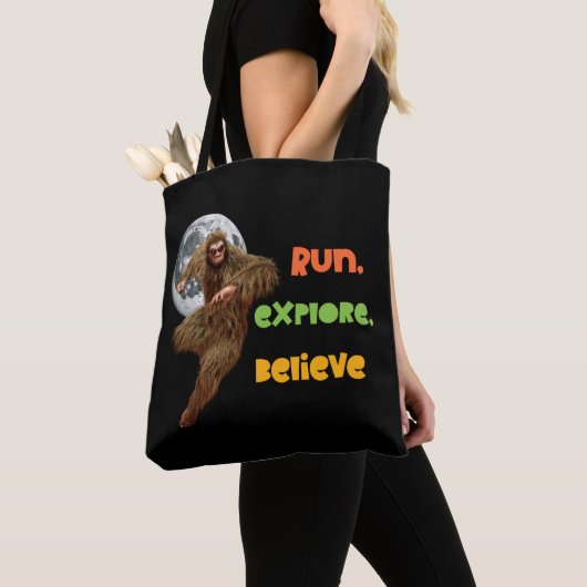 Hardloop Sasquatch Avontuur Geloof Ontwerp Tote Bag (Dichtbij)