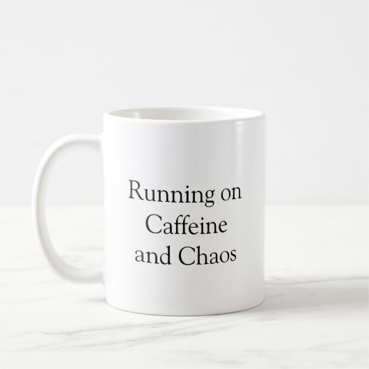 "Hardlopen op cafeïne en chaos" Funny Coffee Mok (Links)