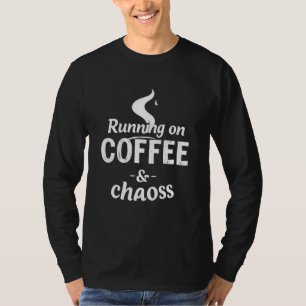 Hardlopen op Koffie en Chaos Getypte Schrift met A T-shirt