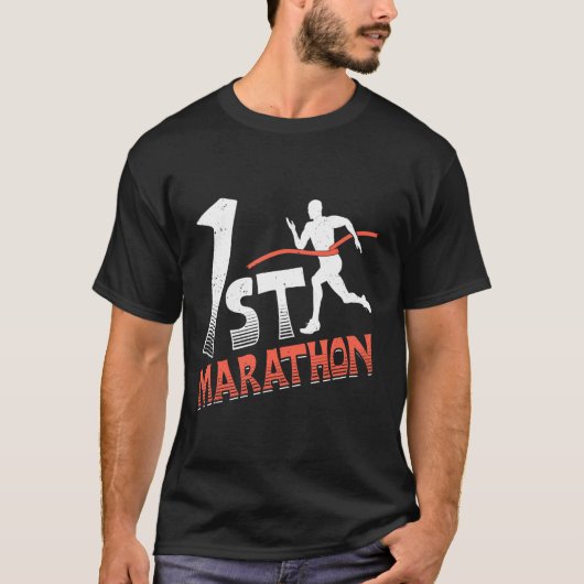 Hardloper 1STE MARATHON Hardlopen Grappige Maratho T-shirt (Voorkant)